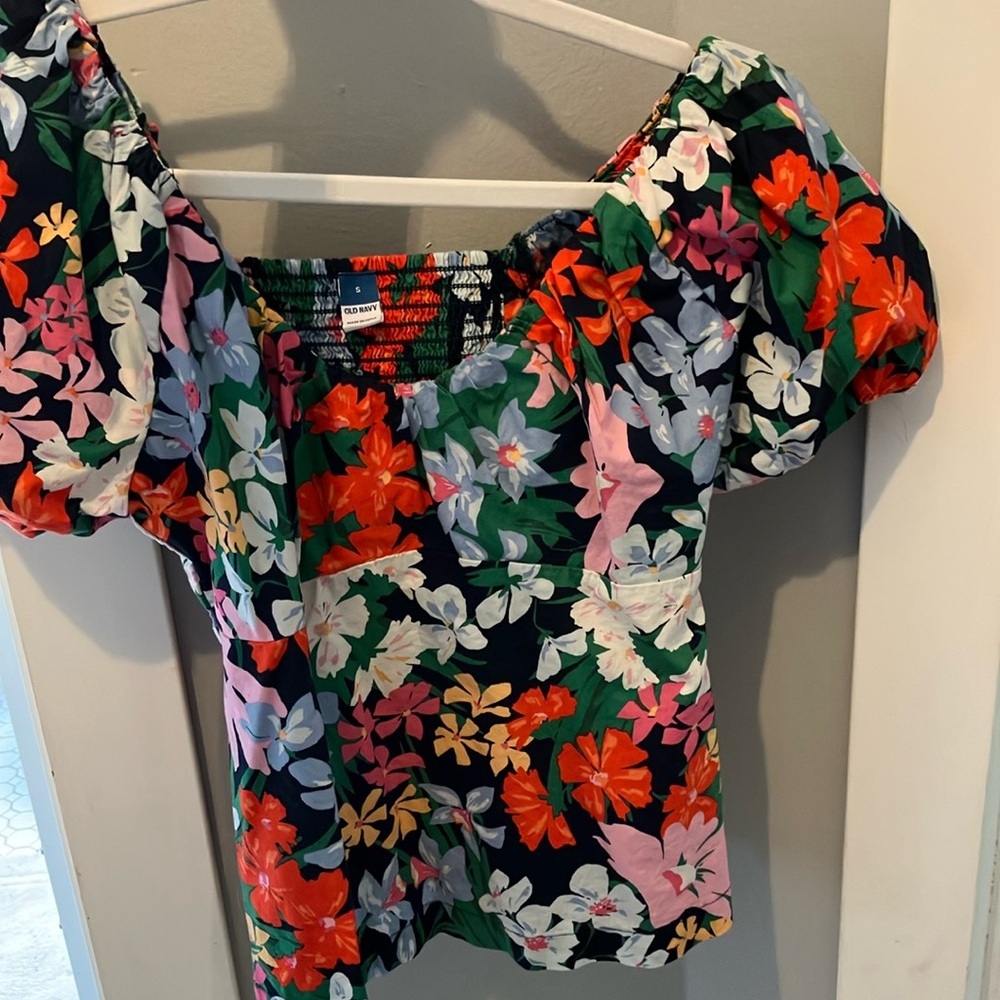 Old Navy Black and Orange Puff Sleeve Blouse